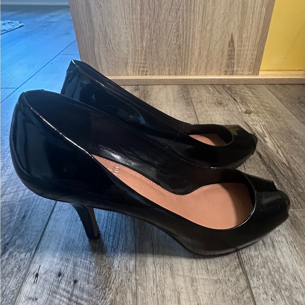 Vince Camuto Peep Toe Heels Size 7